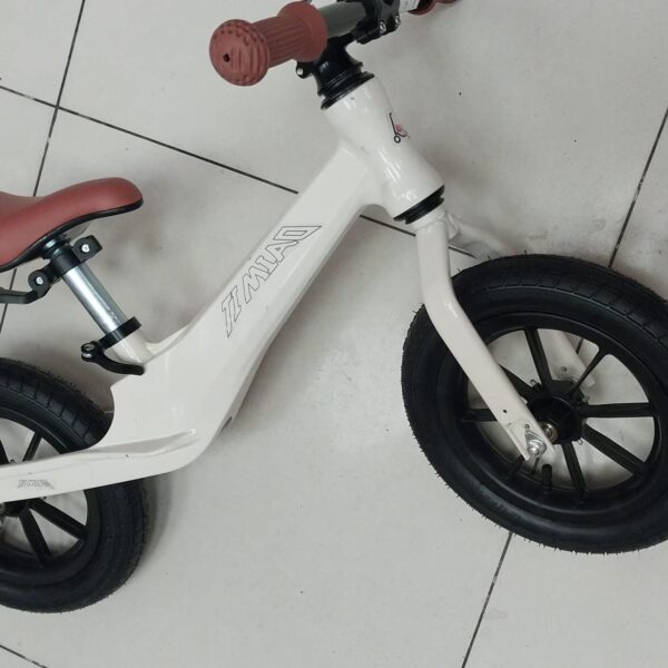 Bicicleta fara pedale roti gonflabile